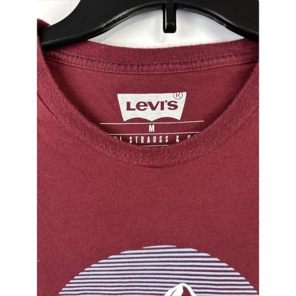 Levi's Mens Size Med‎ Burgundy Mountain Graphic T-Shirt Retro Sunset Cotton Tee